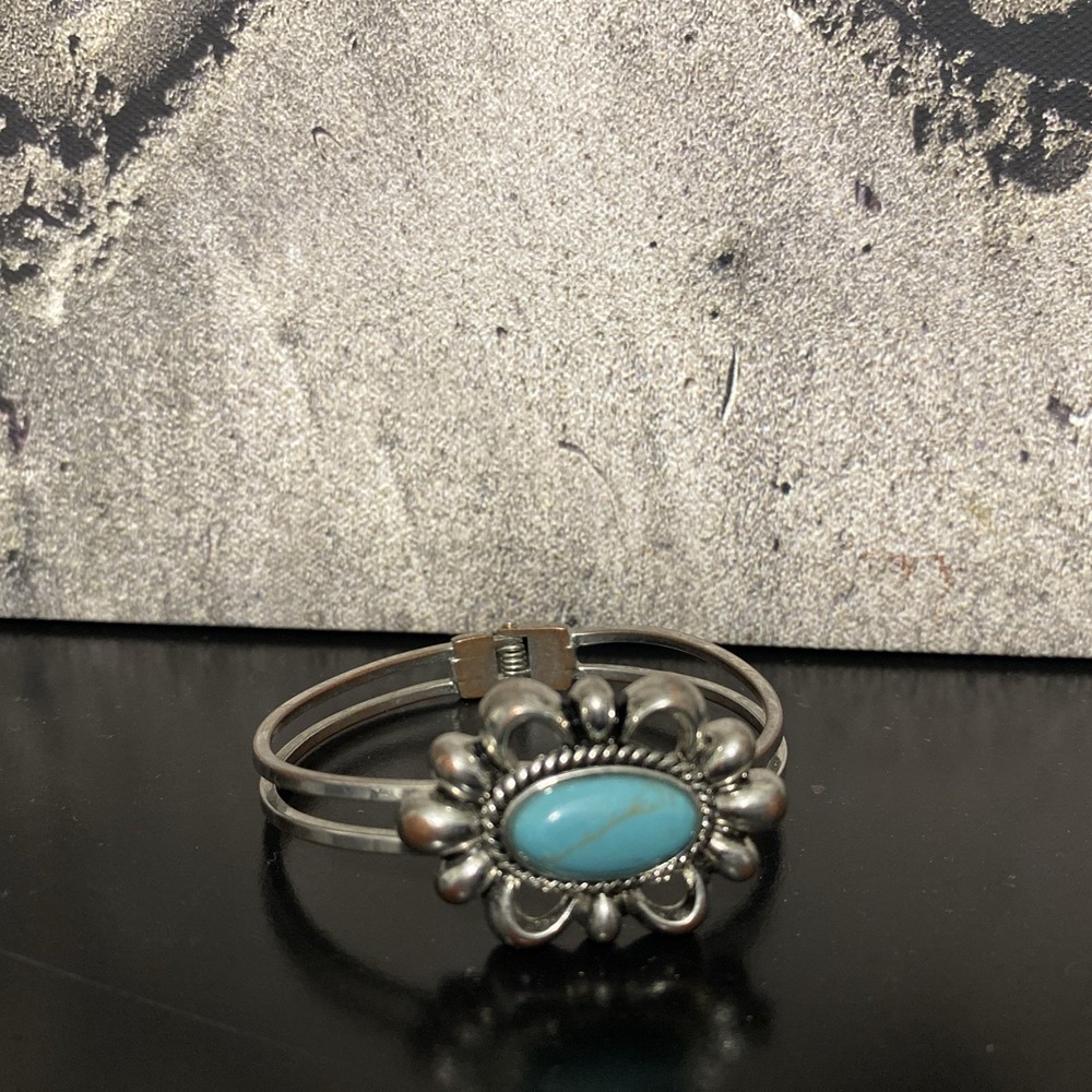CHAPS Blue Turquoise Clamper Bangle Bracelet 7"‎ Flower Silver Tone Southwestern